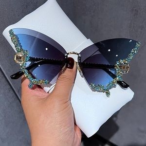 🦋Gorgeous Blue & Blingy Butterfly Diamond & Gold Rimless Sunglasses!